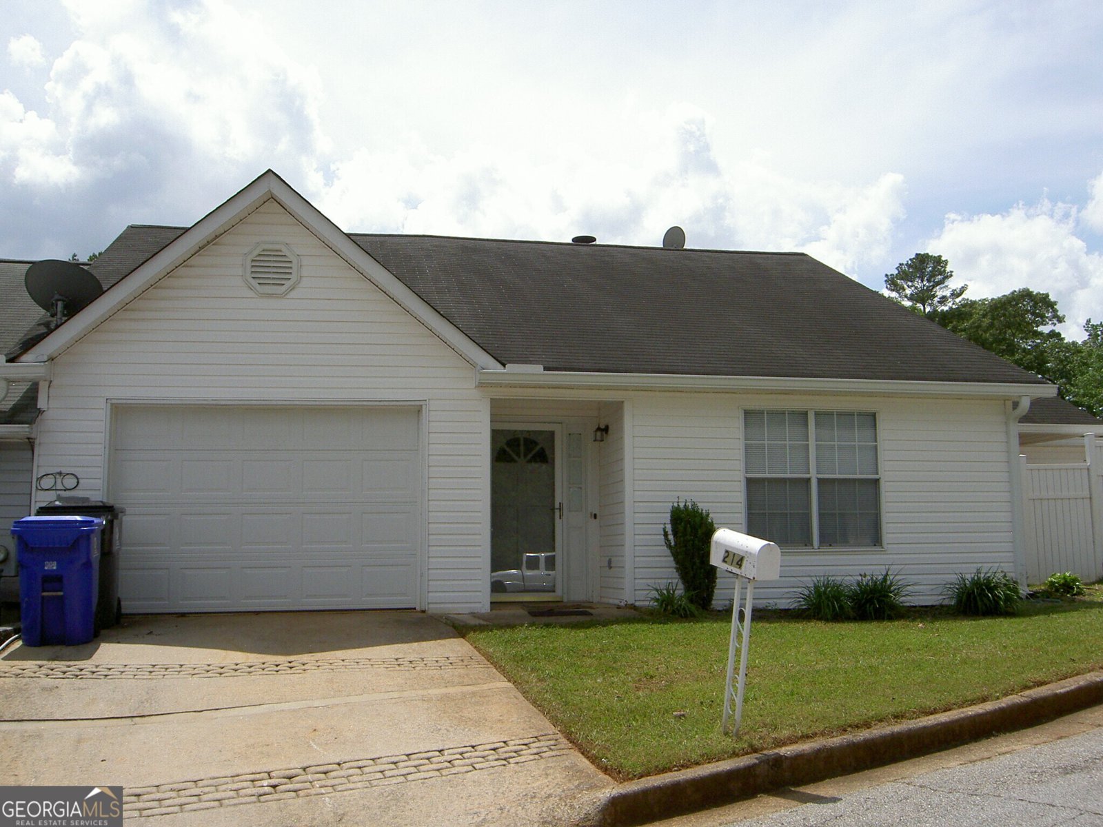 214 Oak Circle Stockbridge - 1