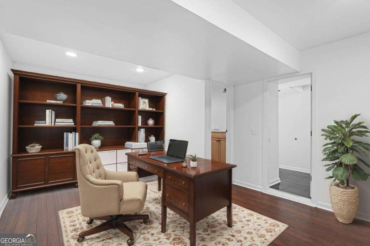 1127 Riverbend Club Drive Atlanta - 23