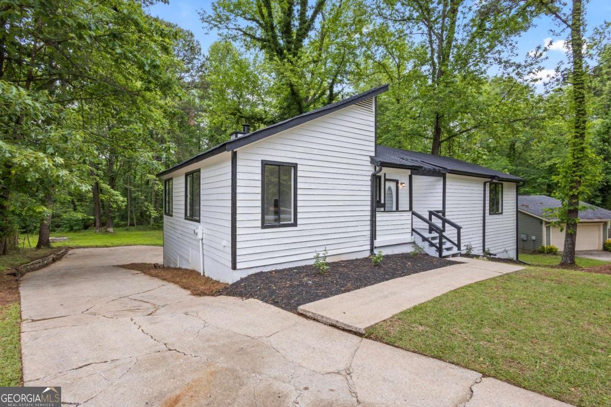 9438 Cedar Creek Place Douglasville - 30