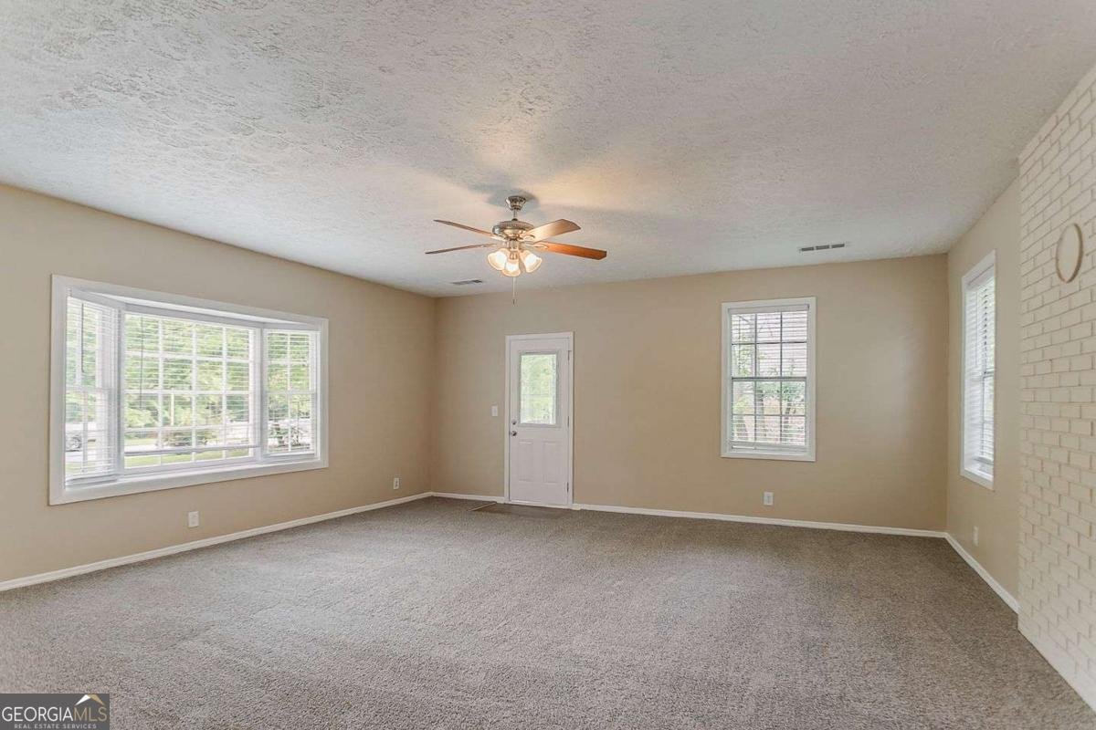2212 Chestnut Log Loop Lithia Springs - 16
