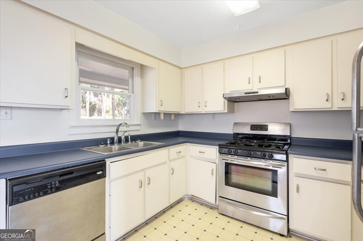 863 HICKORY BLUFF Road Waverly - 37