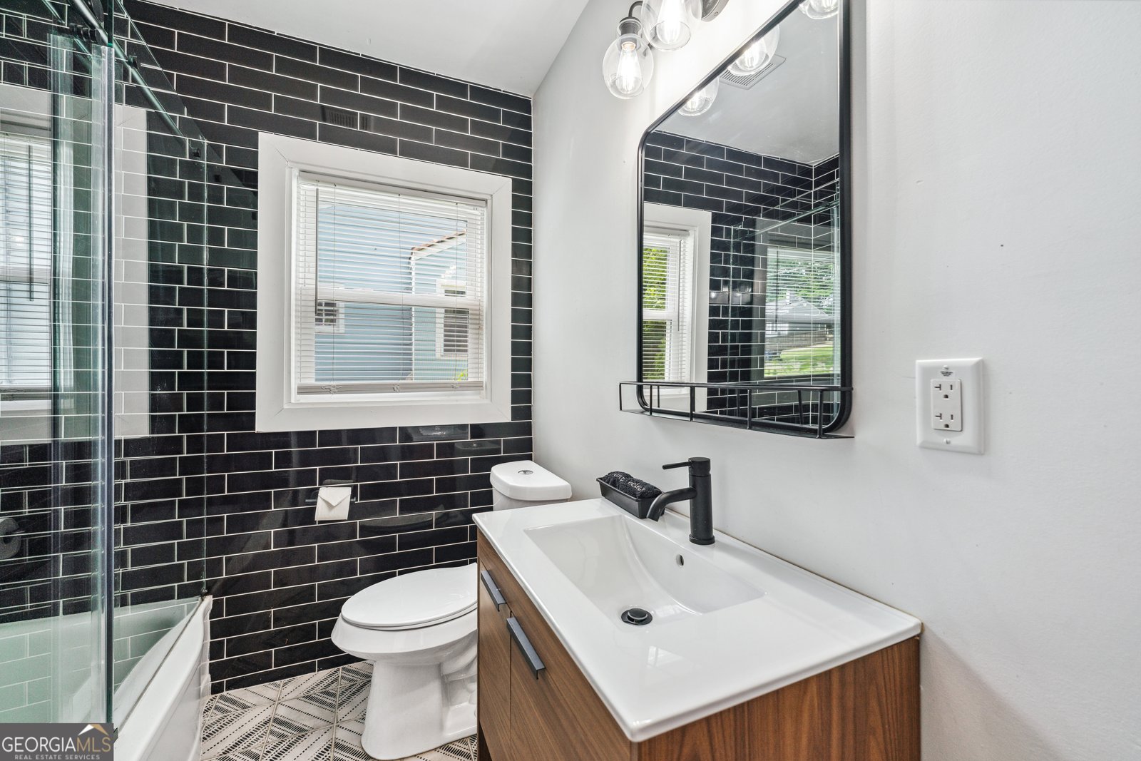 2106 Penrose Drive East Point - 17
