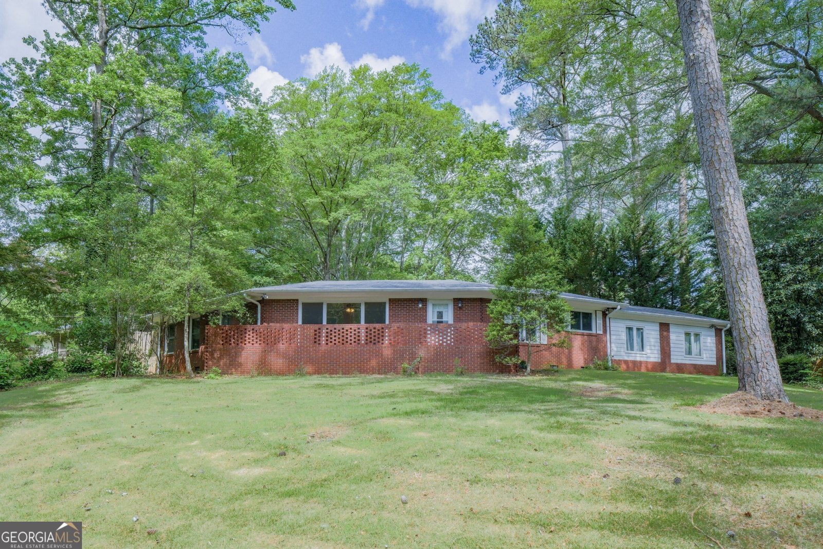 2279 Parkview Circle College Park - 1