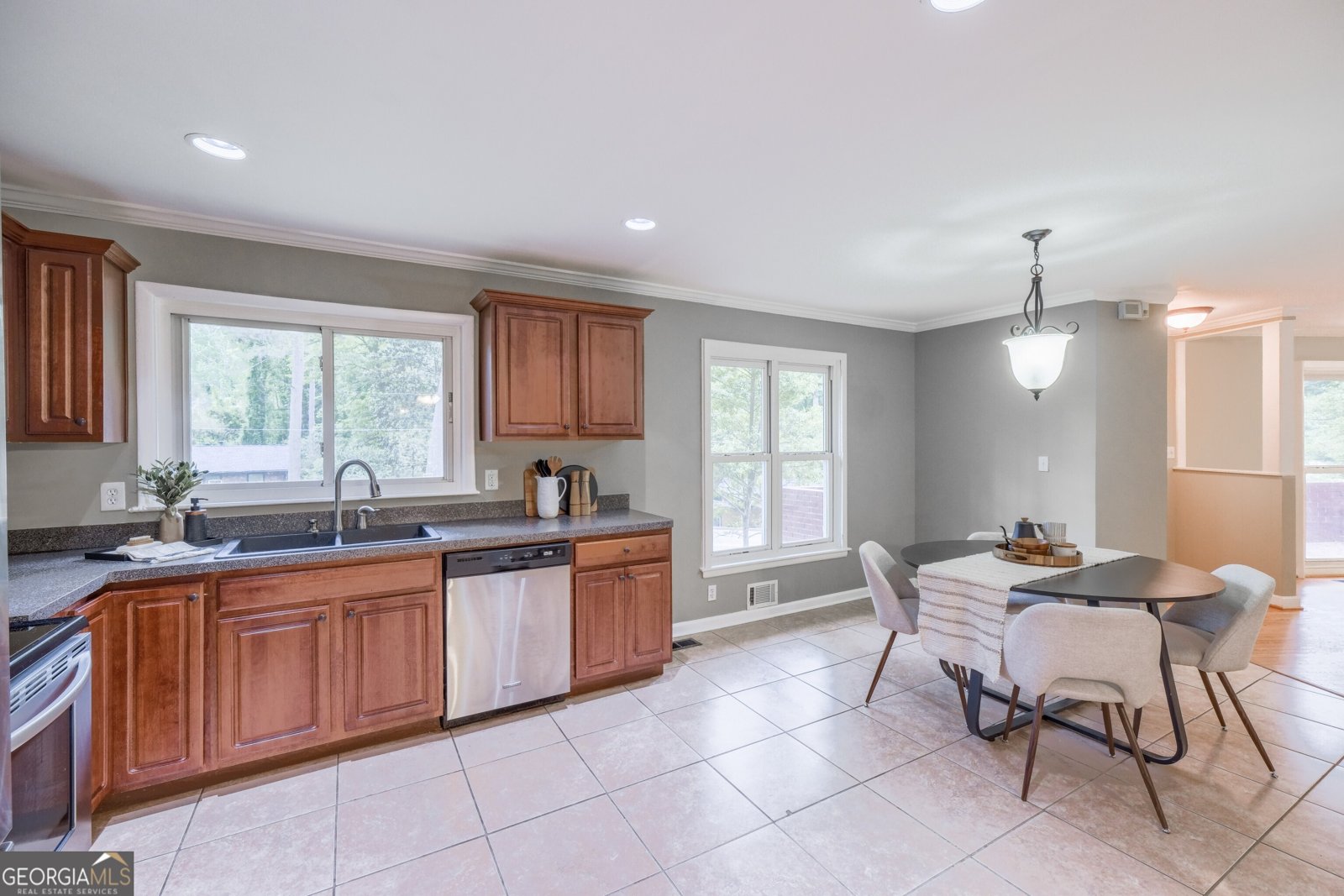 2279 Parkview Circle College Park - 13