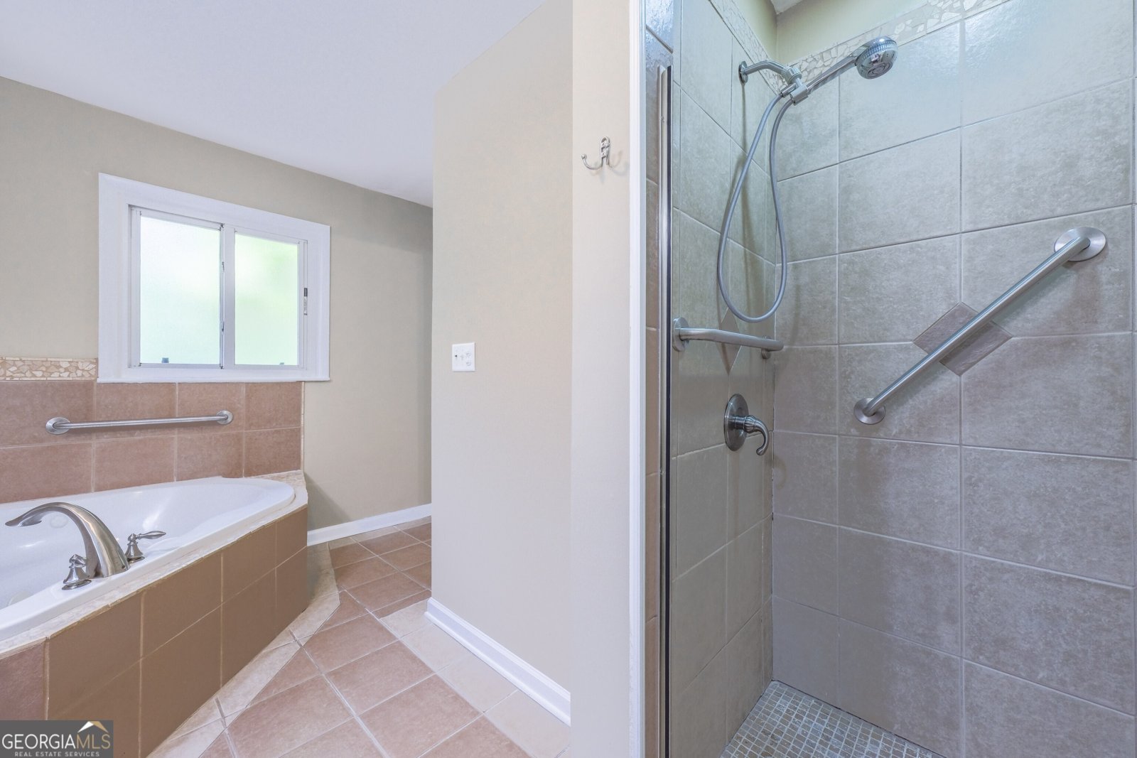2279 Parkview Circle College Park - 21