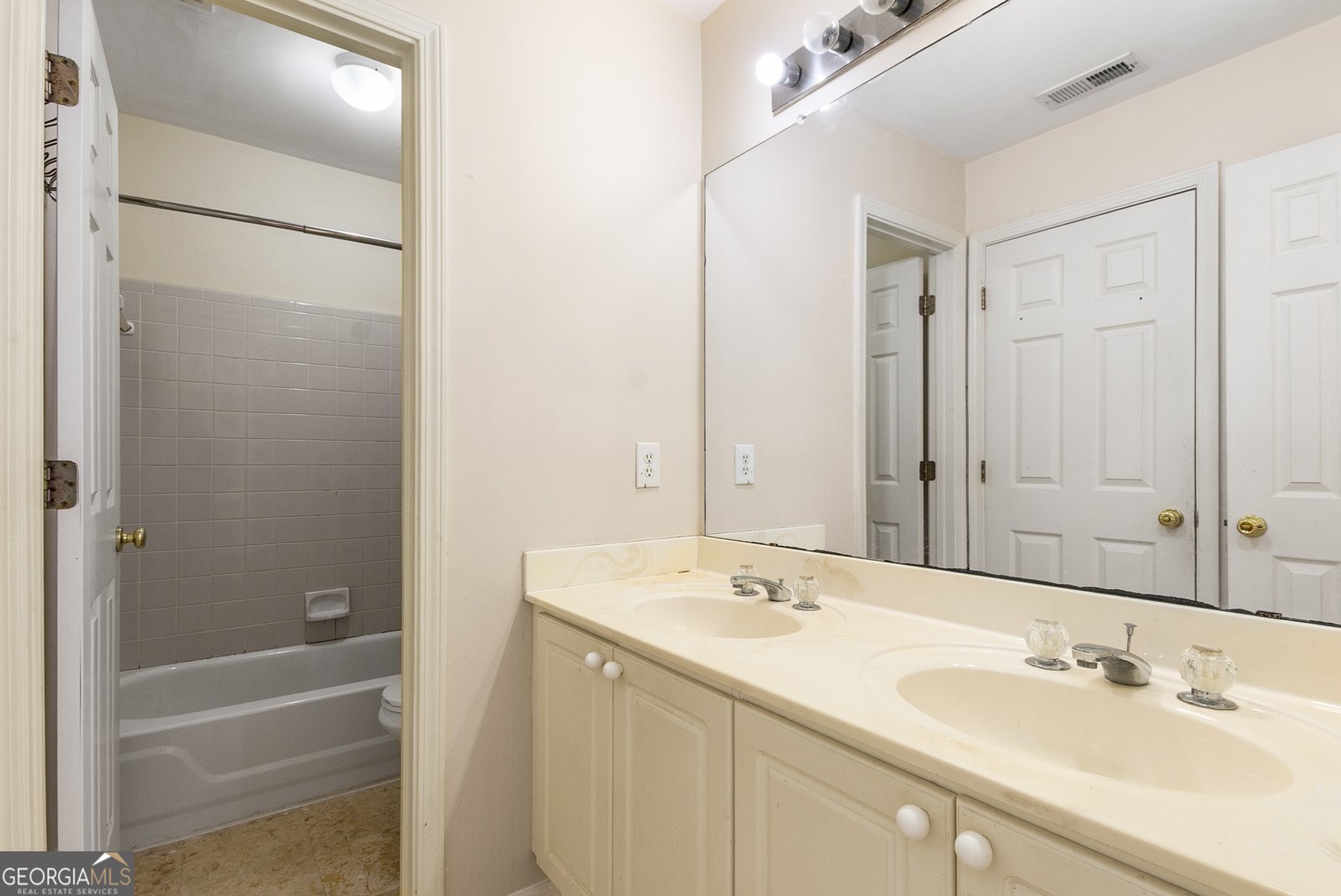 825 Yosemite Drive Suwanee - 30