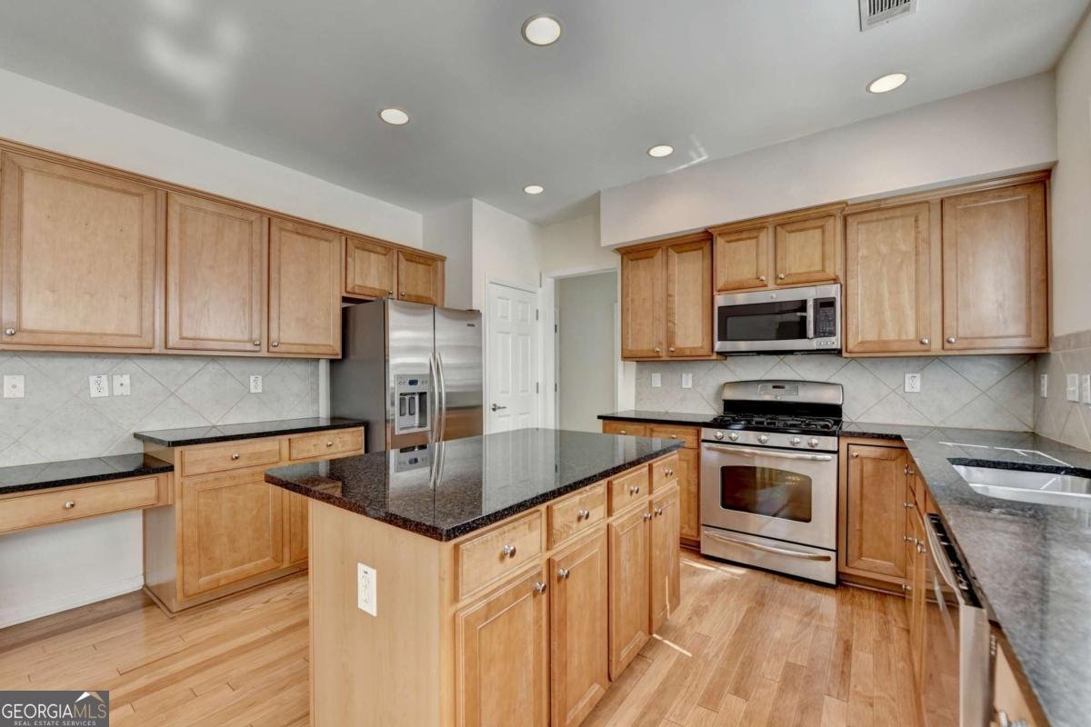 645 EARLHAM Drive Suwanee - 17