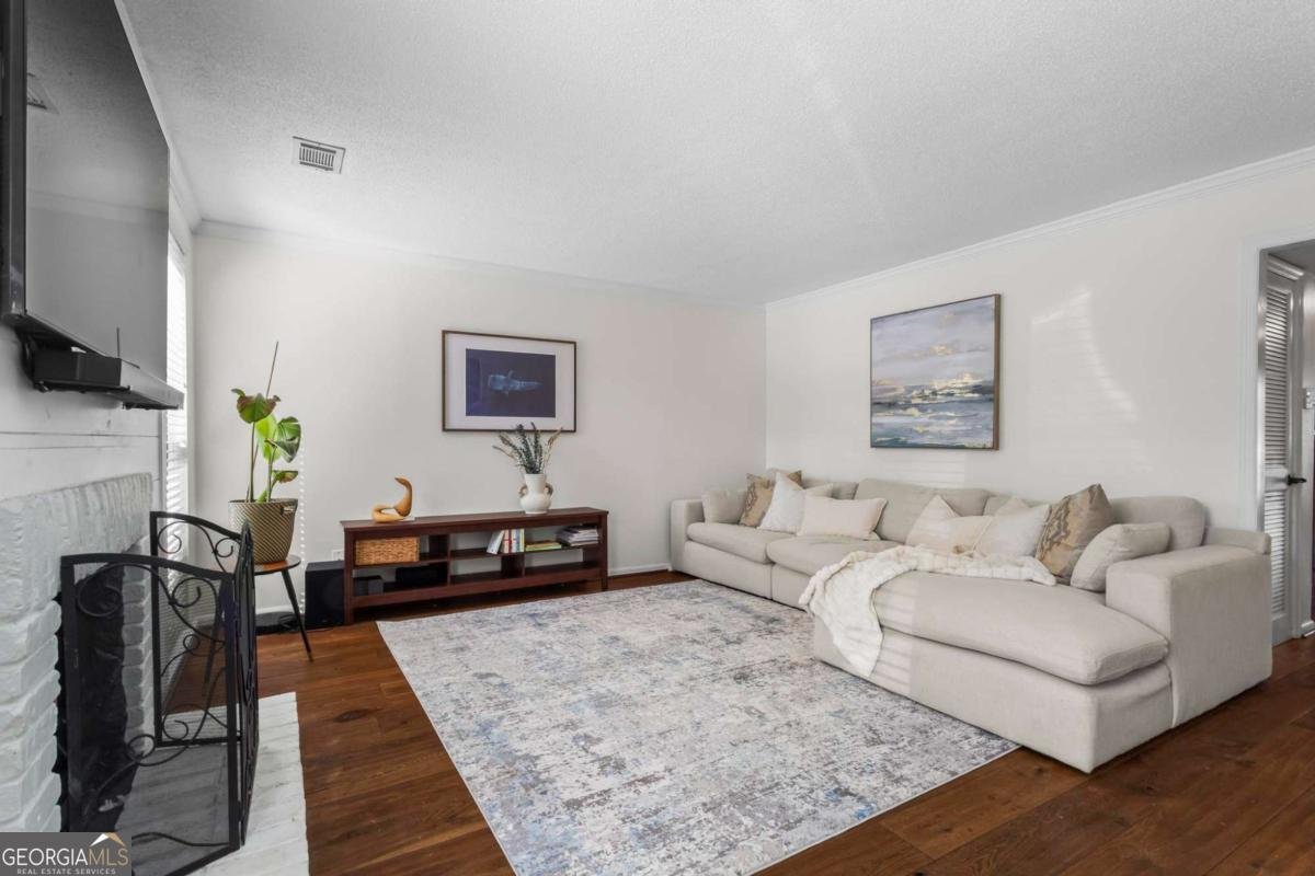 1028 Riverbend Club Drive Atlanta - 3