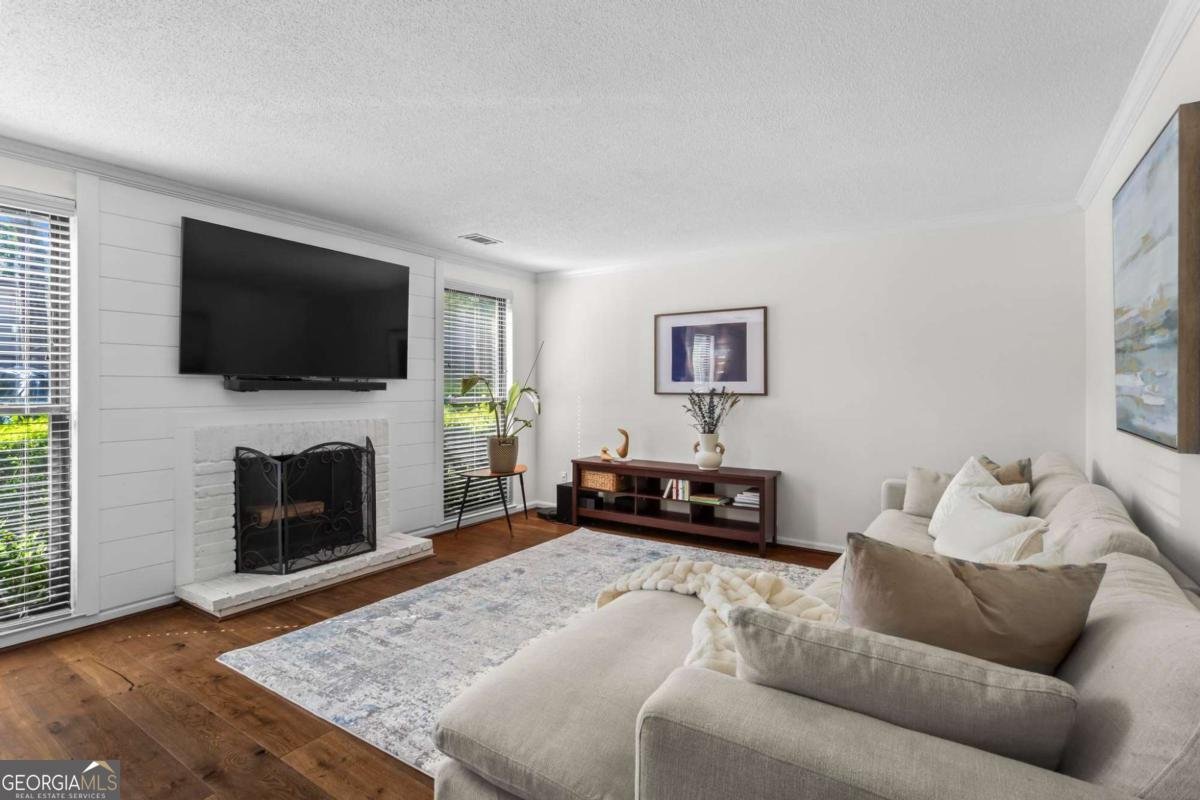 1028 Riverbend Club Drive Atlanta - 4