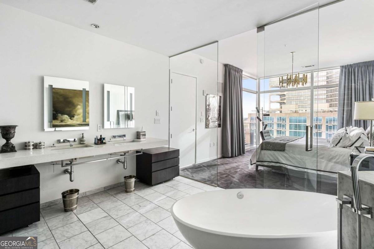 45 IVAN ALLEN JR Boulevard Atlanta - 40