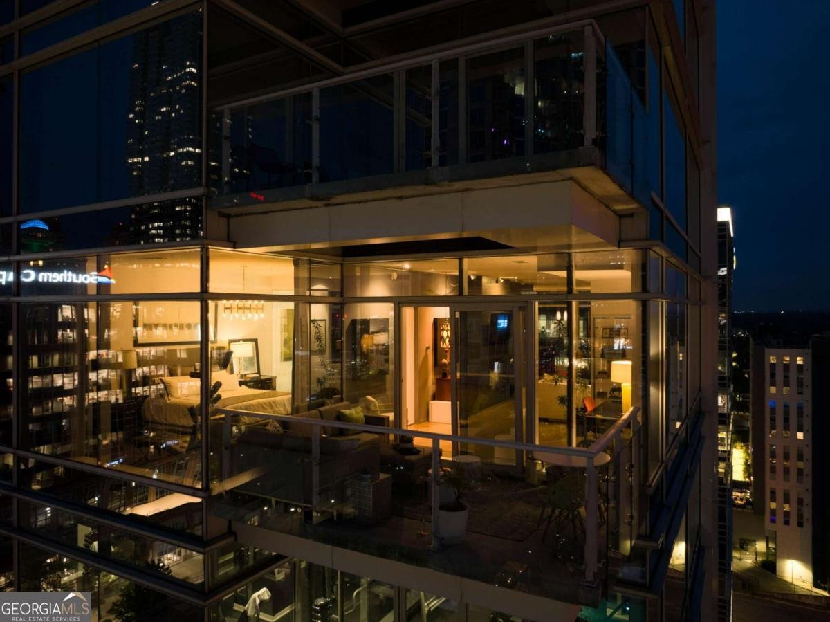 45 IVAN ALLEN JR Boulevard Atlanta - 66