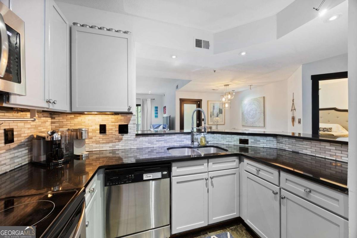 1250 Parkwood Circle Atlanta - 3