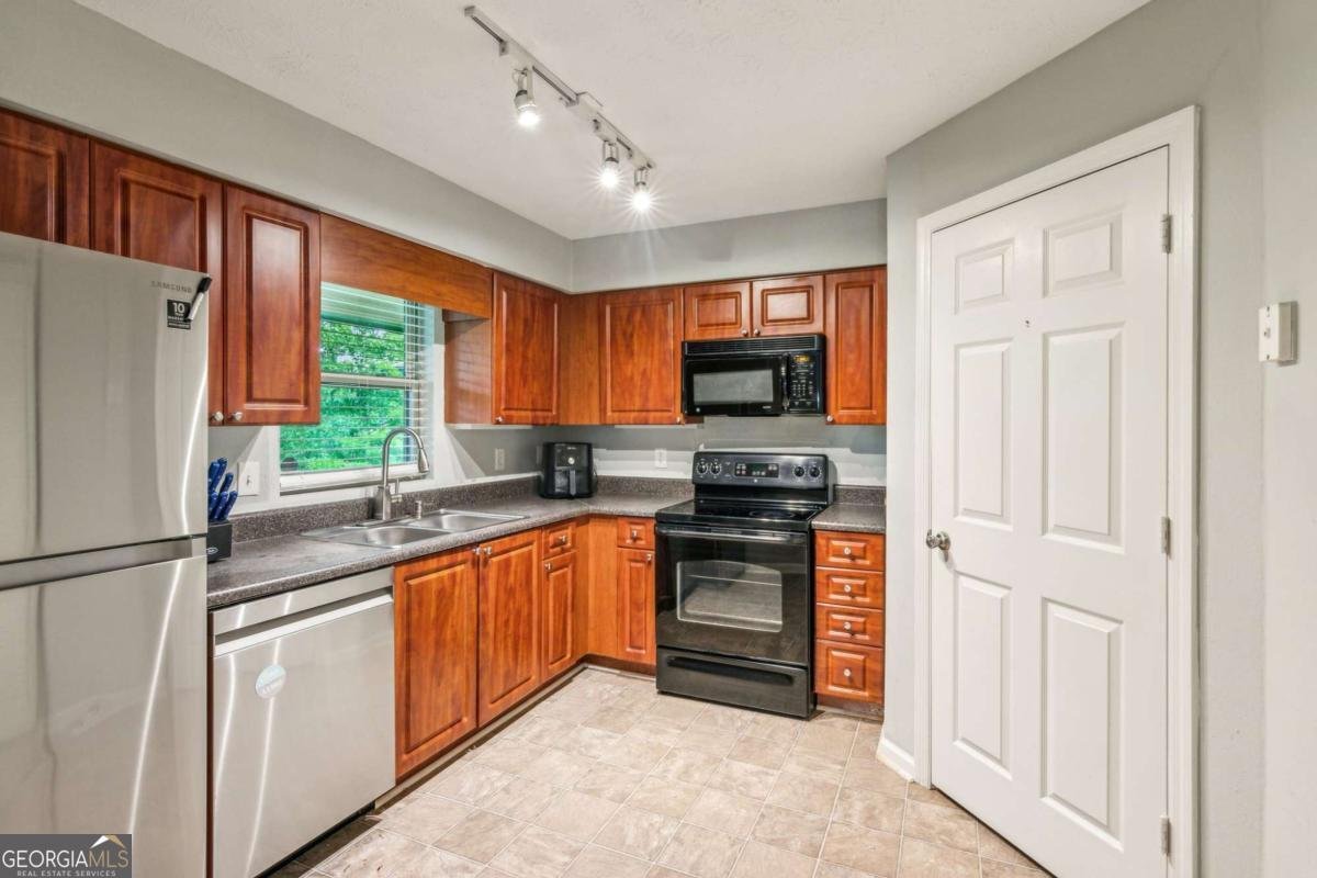 721 Beaufort Circle Duluth - 12