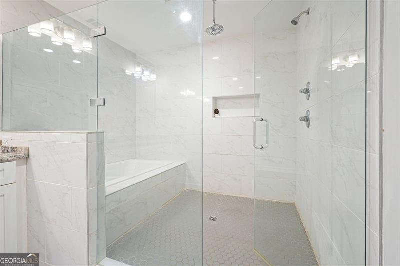 2162 BROOKVIEW Drive Atlanta - 18