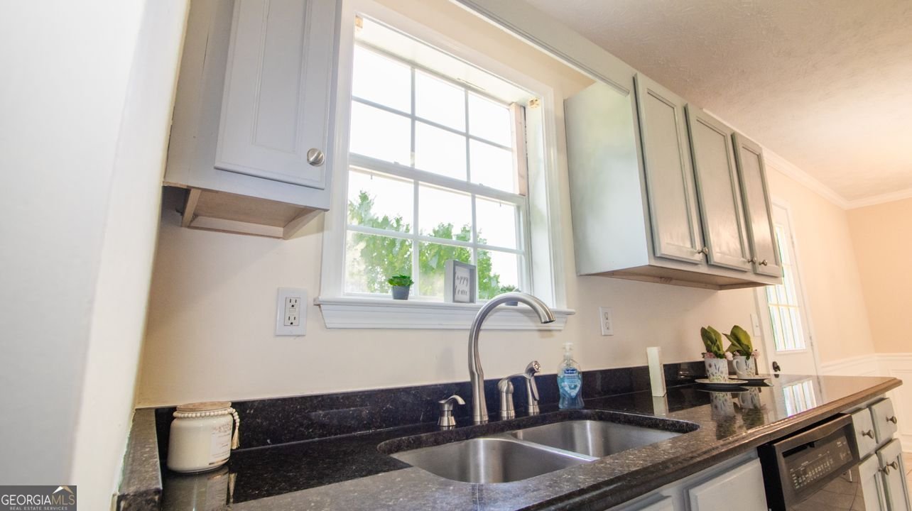 213 WHISTLE Way Locust Grove - 32