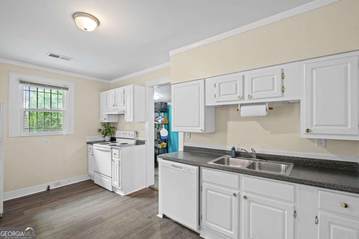 1591 Jonesboro Road Atlanta - 13