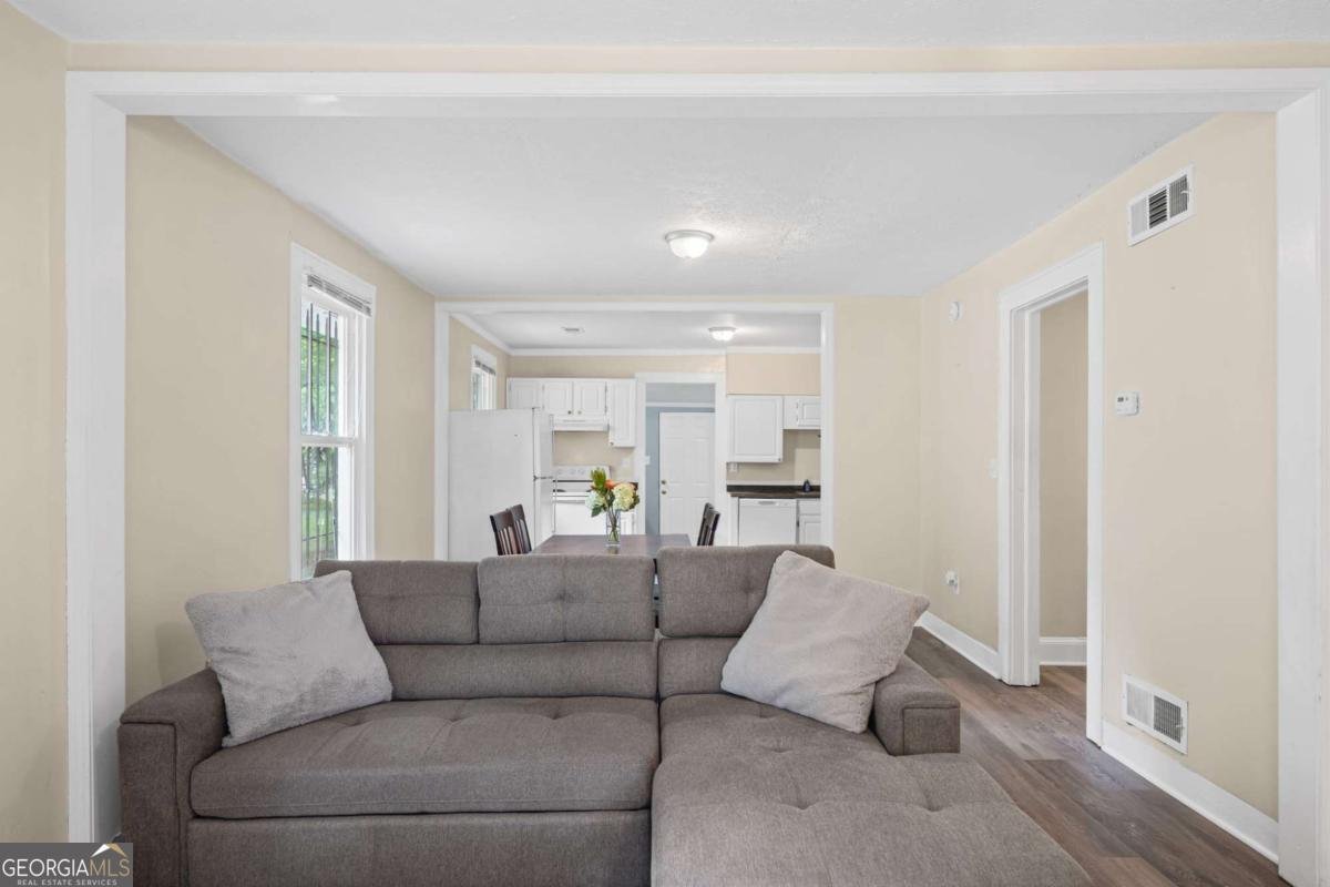 1591 Jonesboro Road Atlanta - 9