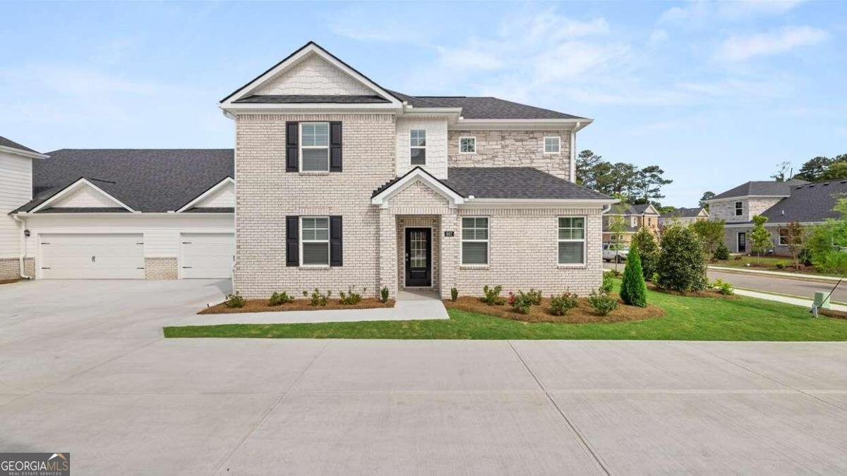 570 SILVER MOON Drive Loganville - 1