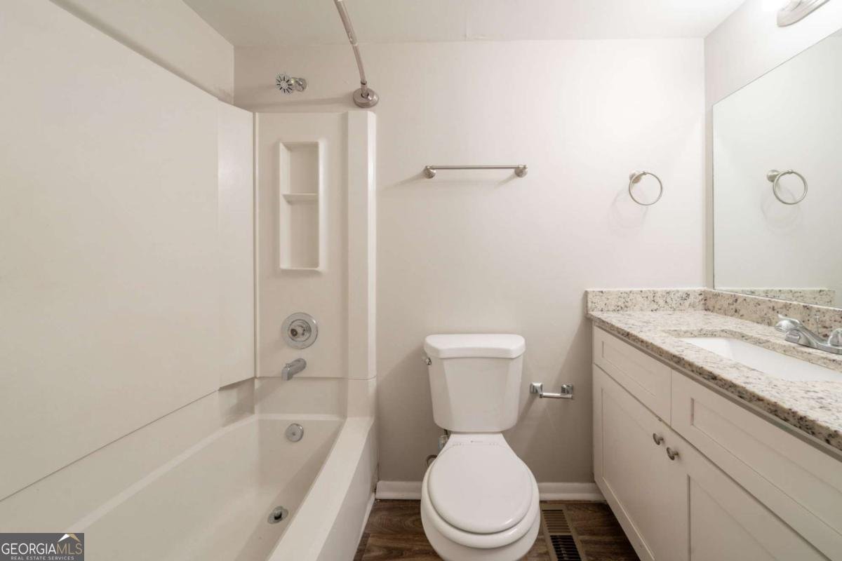 6082 Raintree Bend Lithonia - 22