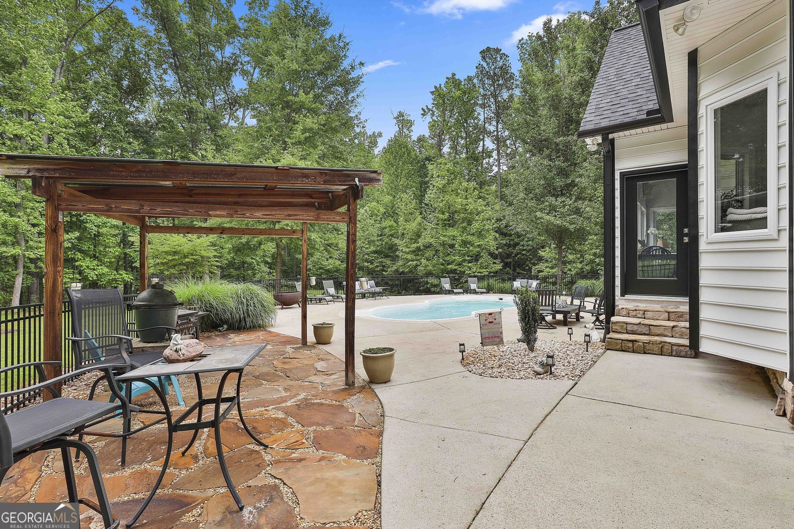 522 PALMETTO TYRONE RD(3.2 Acres) Newnan - 73