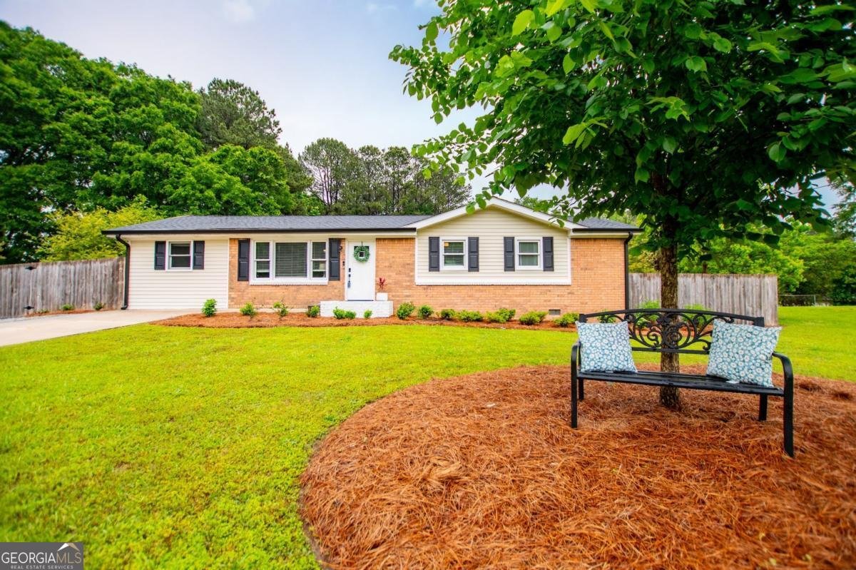 4529 Lakeview Drive Powder Springs - 1