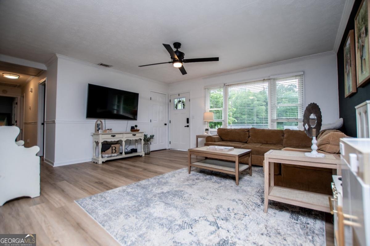 4529 Lakeview Drive Powder Springs - 4