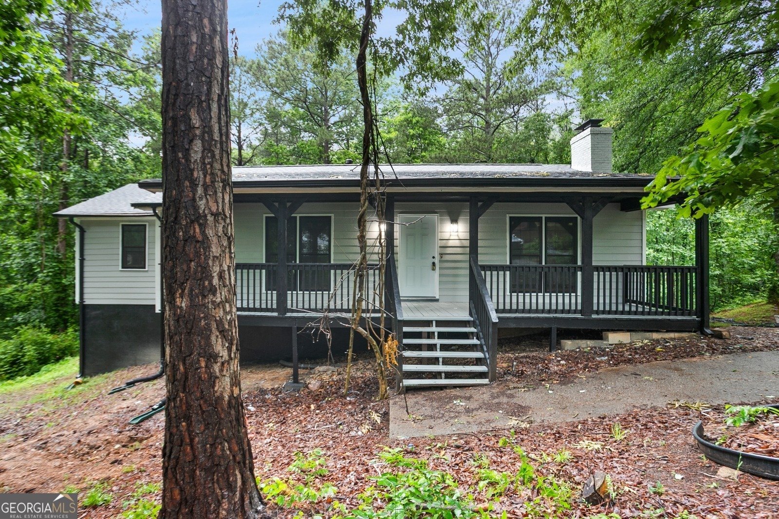 6032 Lakeshore Drive Mableton - 1
