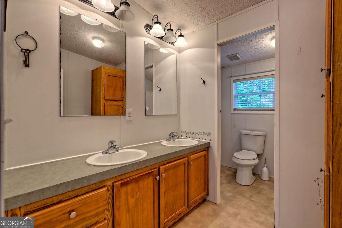 65 Redwood Lane Tiger - 45