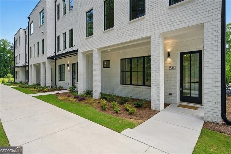 2200 Carlton Court Atlanta - 1