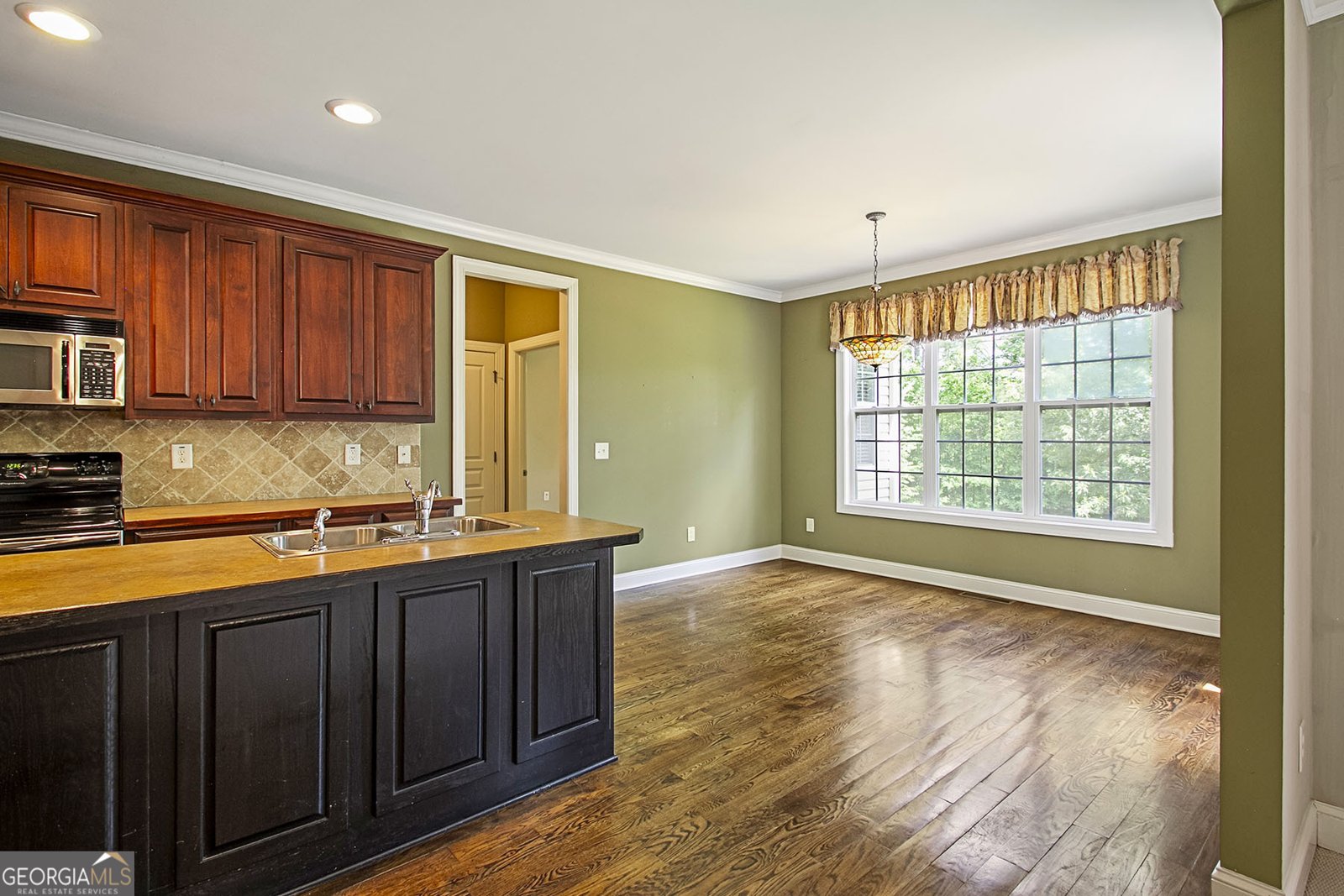 203 Evergreen Barnesville - 11