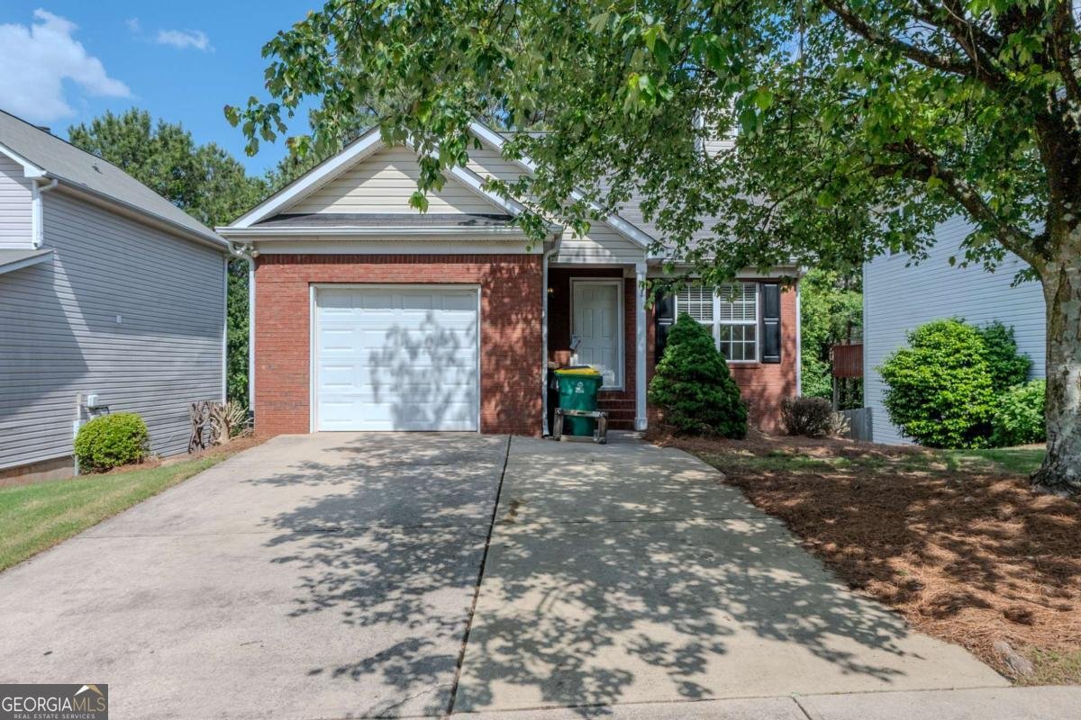 152 Stoneforest Drive Woodstock - 1