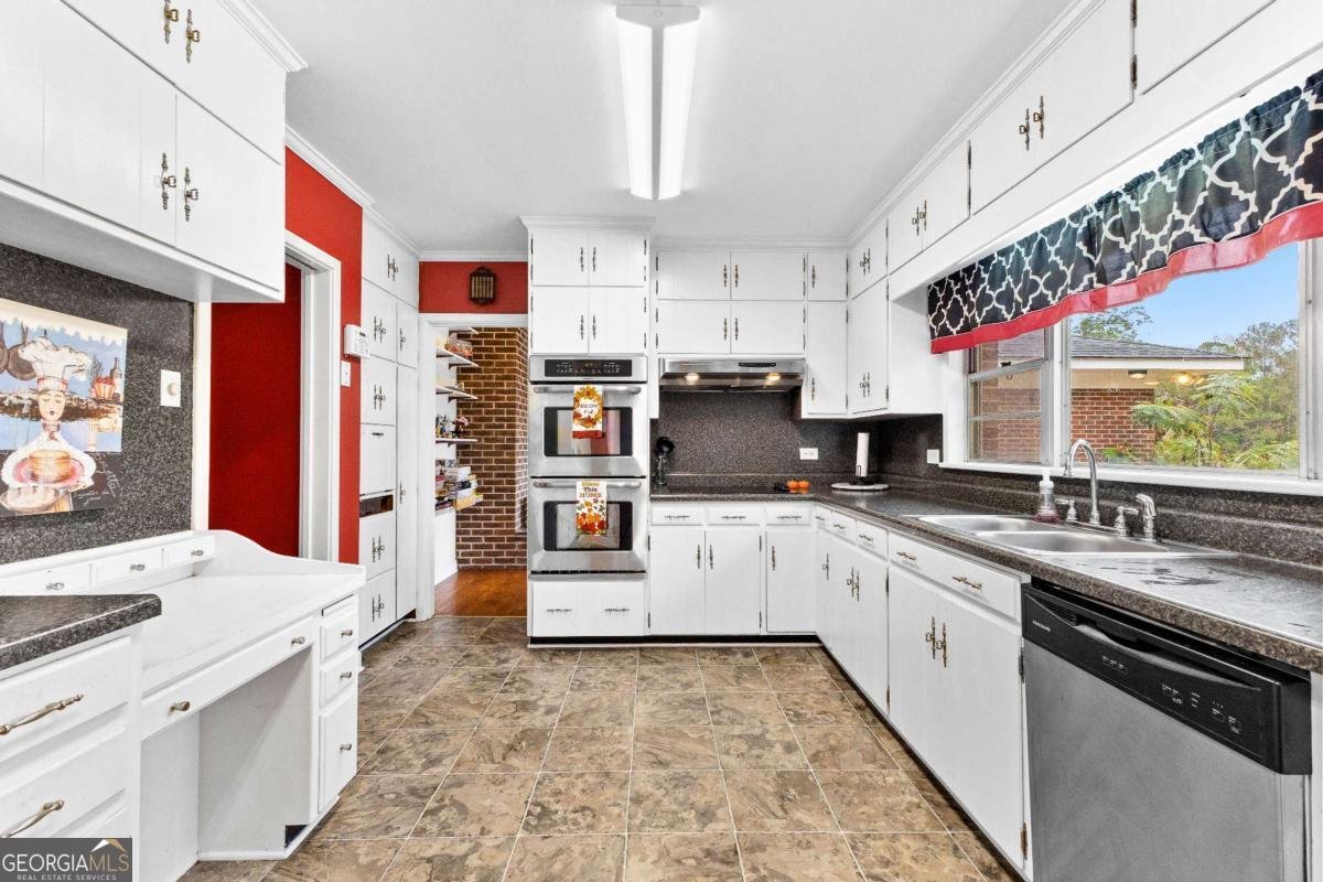 228 Franklindale Drive Thomaston - 24