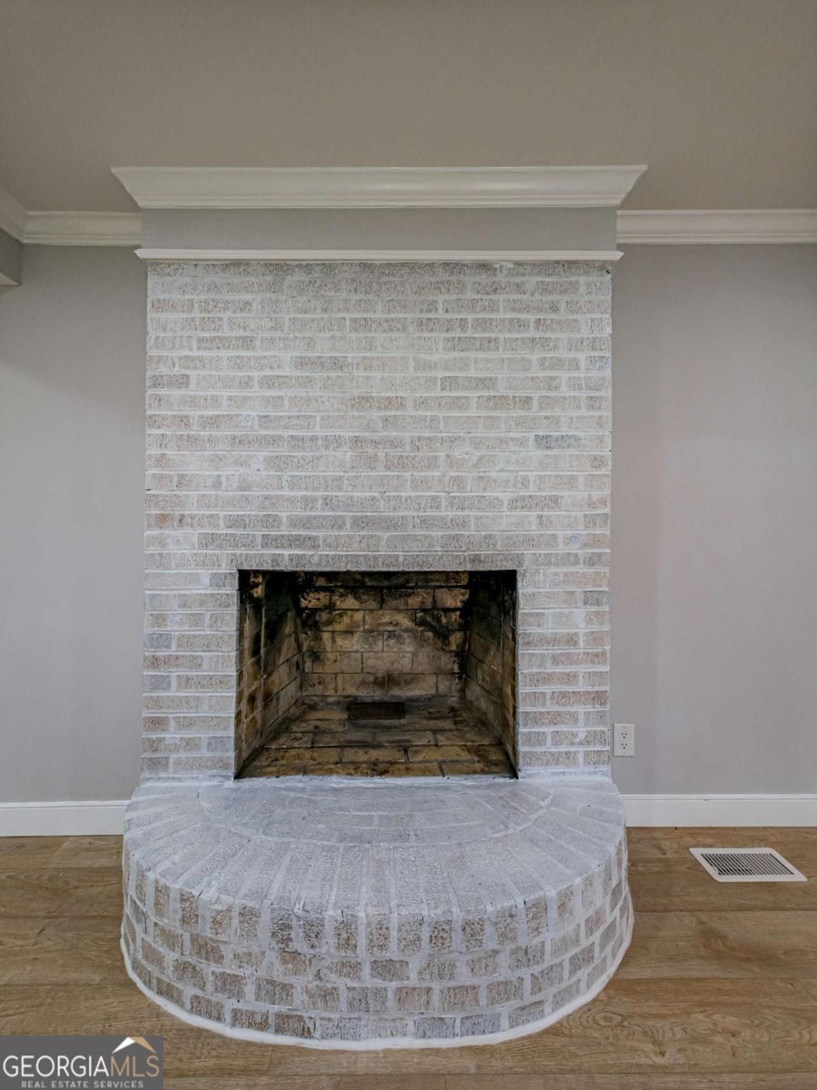 136 Oak Street Omega - 11