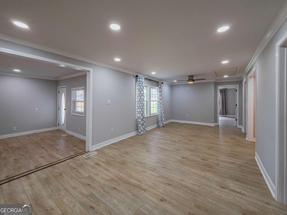 136 Oak Street Omega - 12
