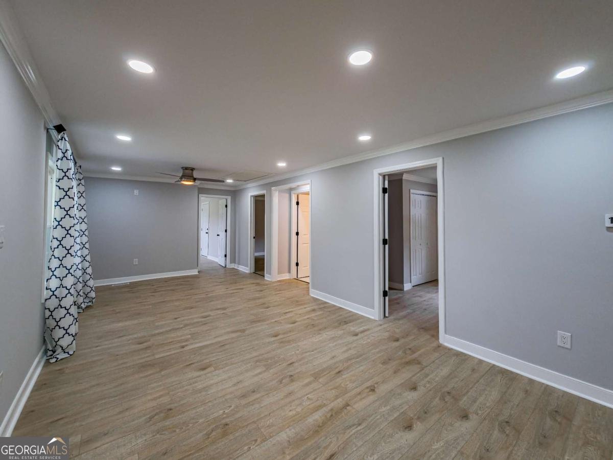 136 Oak Street Omega - 13