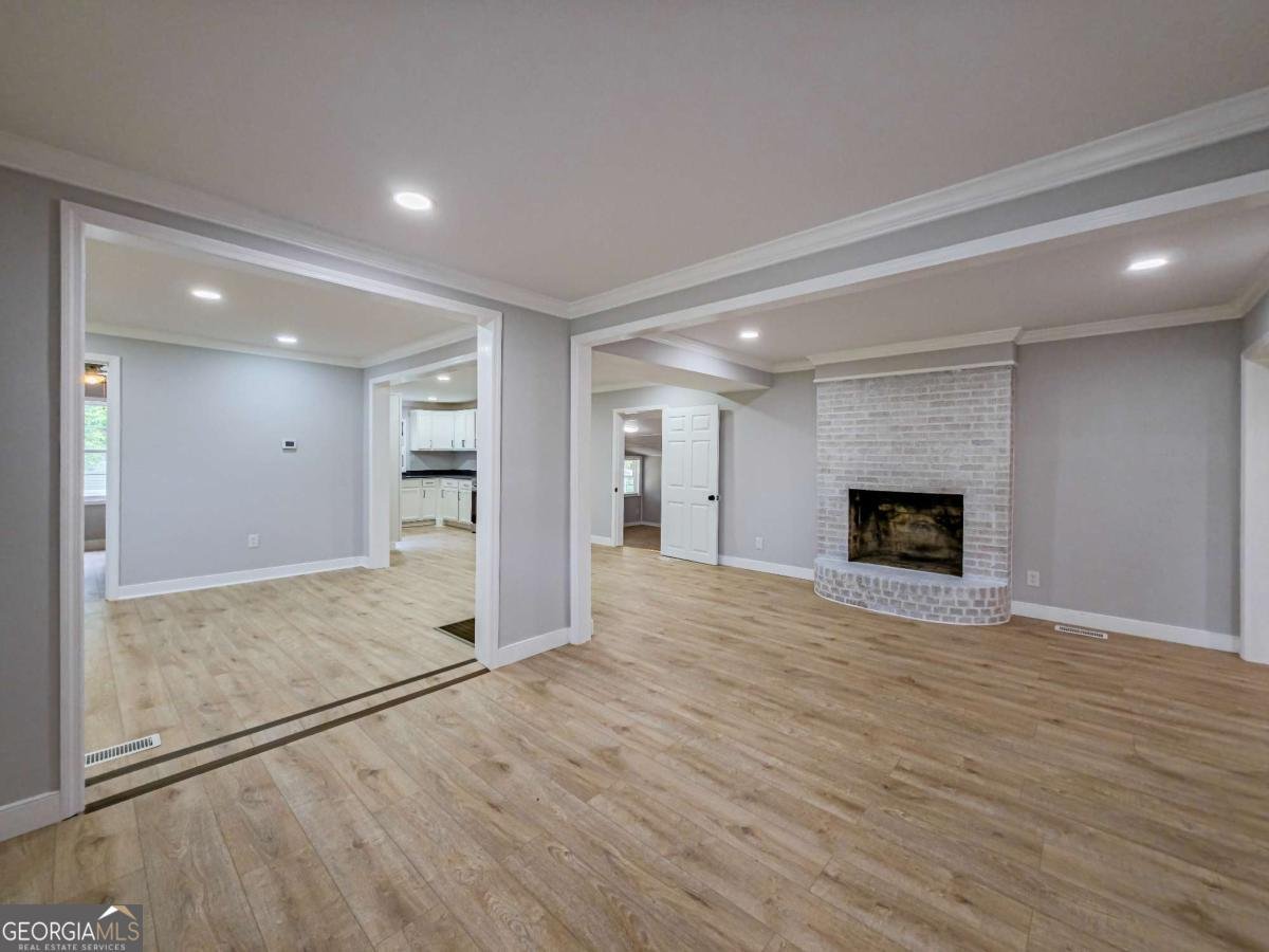 136 Oak Street Omega - 8