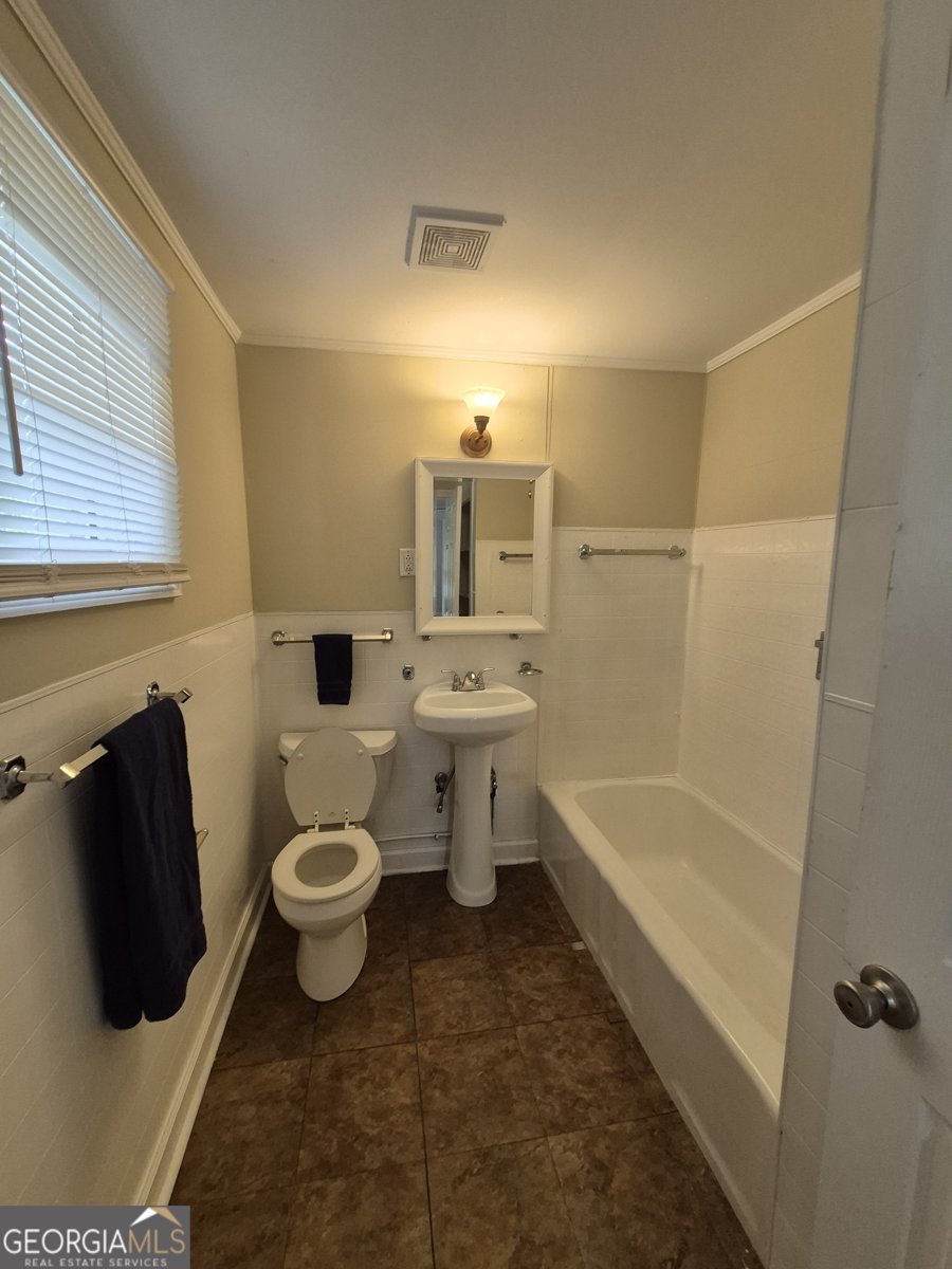 193 Broad Street Winder - 16