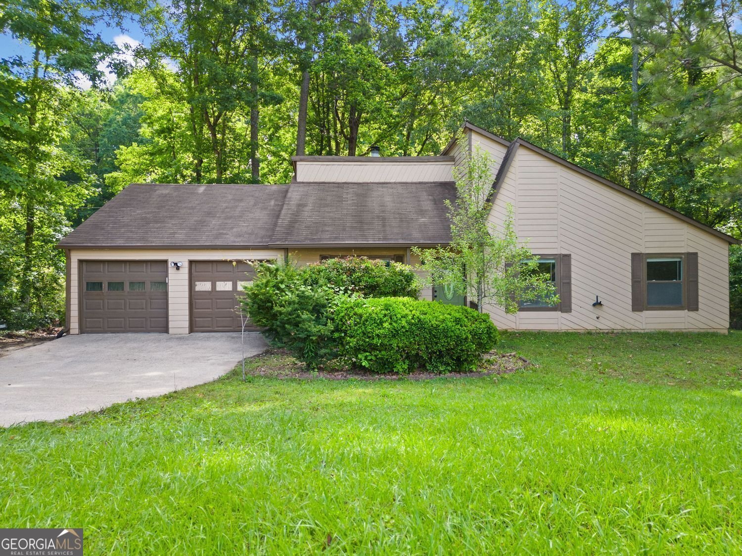 162 Riverchase Drive Woodstock - 1