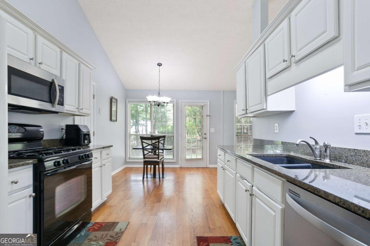 174 Saint Georges Court Suwanee - 10