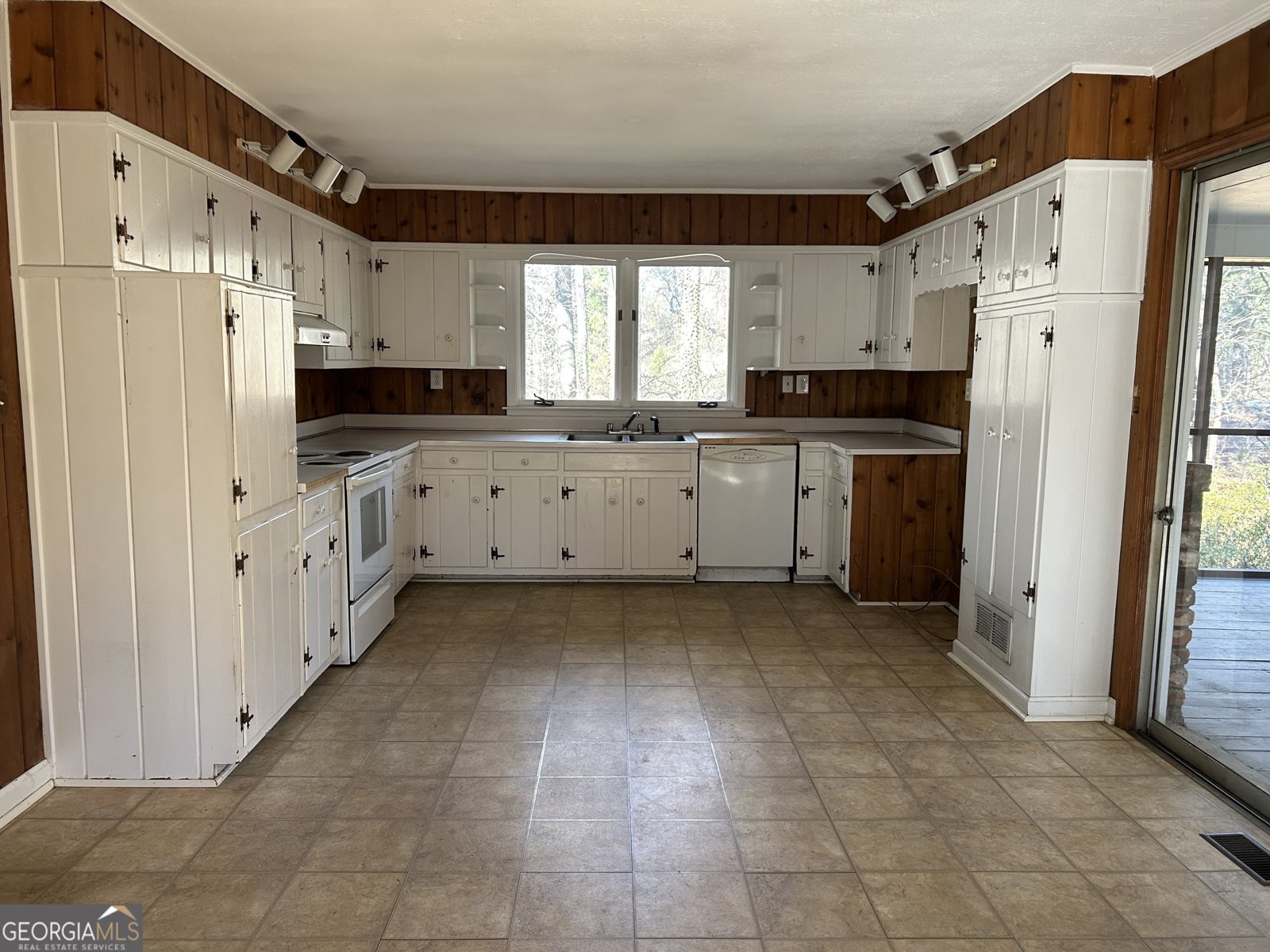 1053 ALLGOOD Road Stone Mountain - 3