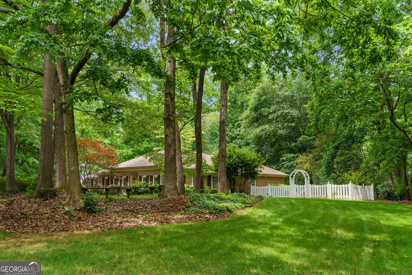 11190 Hembree Springs Drive Roswell - 38