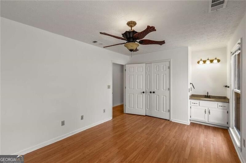 100 Hall Place Fayetteville - 8
