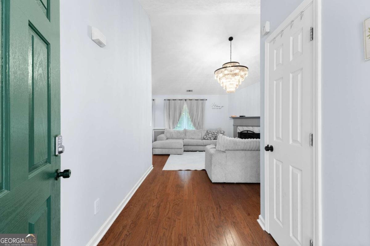 1426 Wyntercreek Drive Hoschton - 10