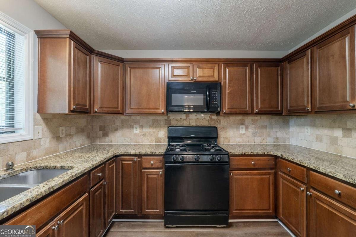 6015 Sumit Court Kennesaw - 6
