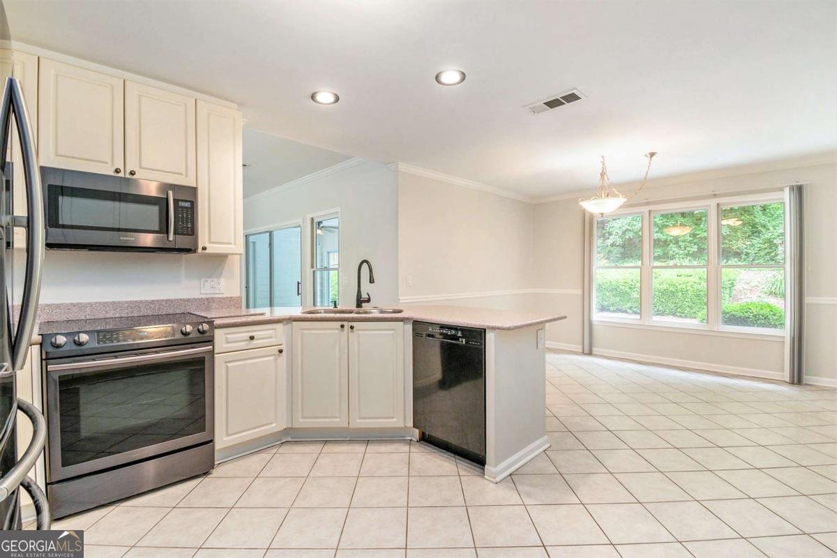 703 Kirkwood Circle Woodstock - 14
