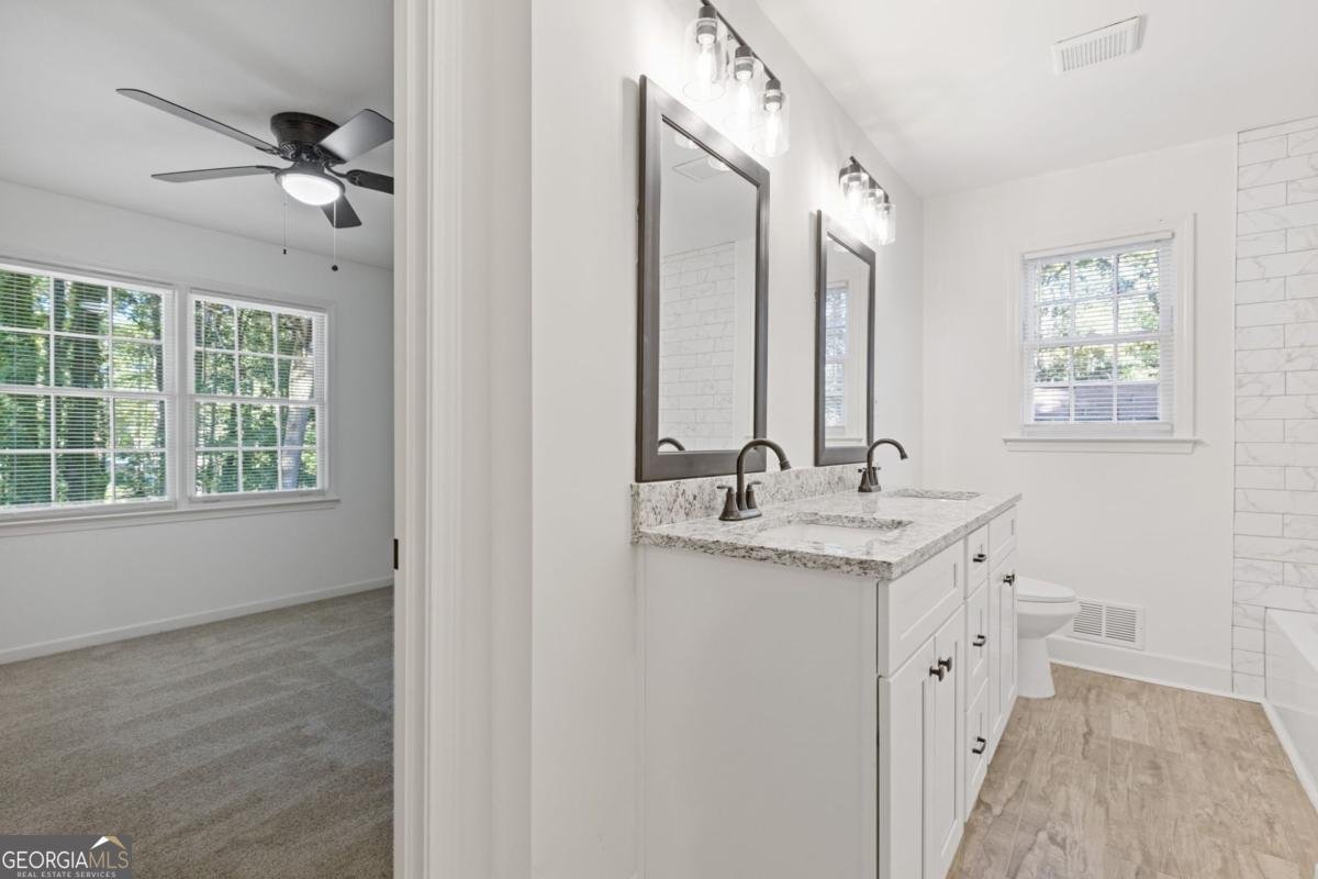 4045 White Oak Lane Lilburn - 28