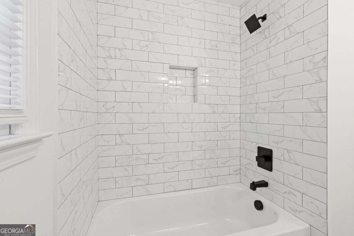 4045 White Oak Lane Lilburn - 29