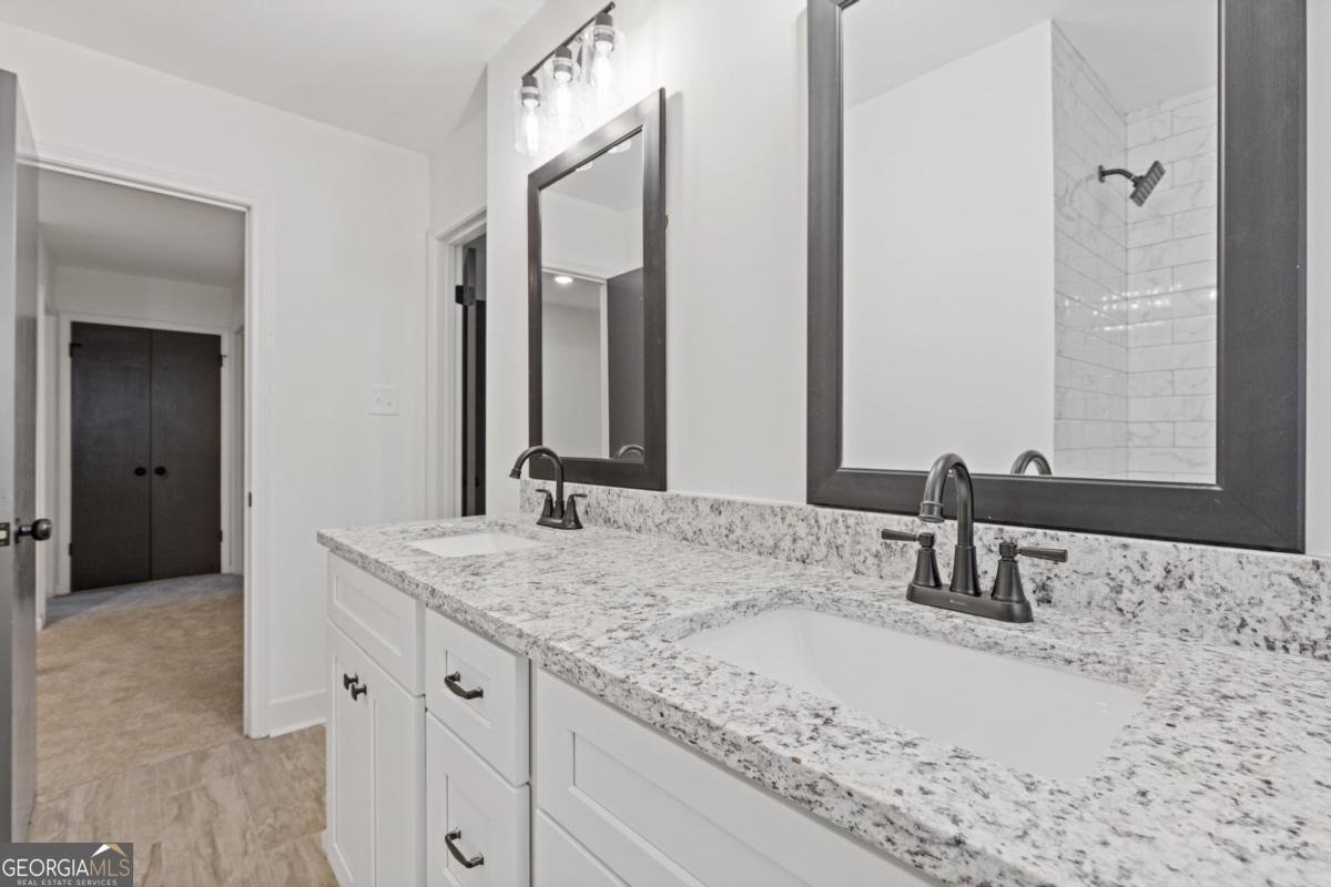 4045 White Oak Lane Lilburn - 30