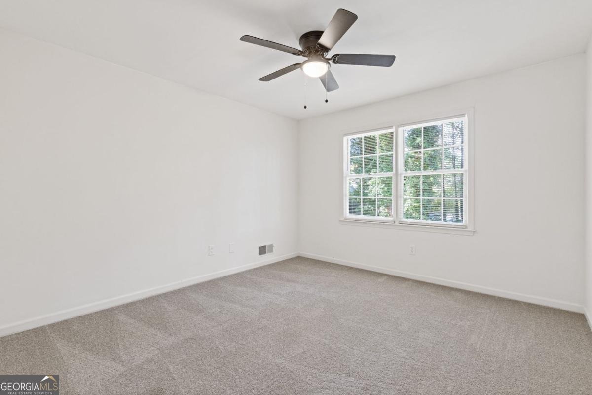 4045 White Oak Lane Lilburn - 32