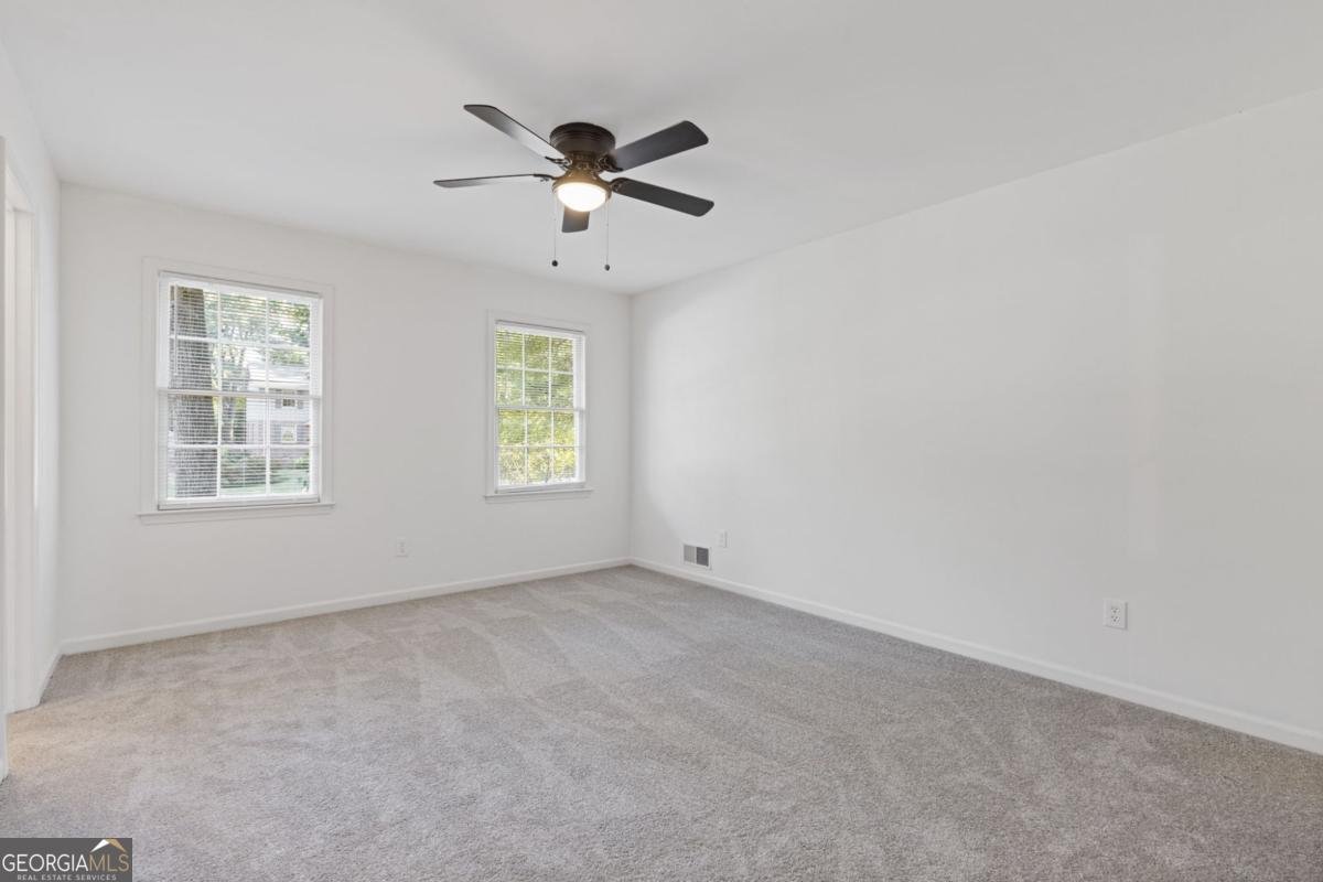 4045 White Oak Lane Lilburn - 34
